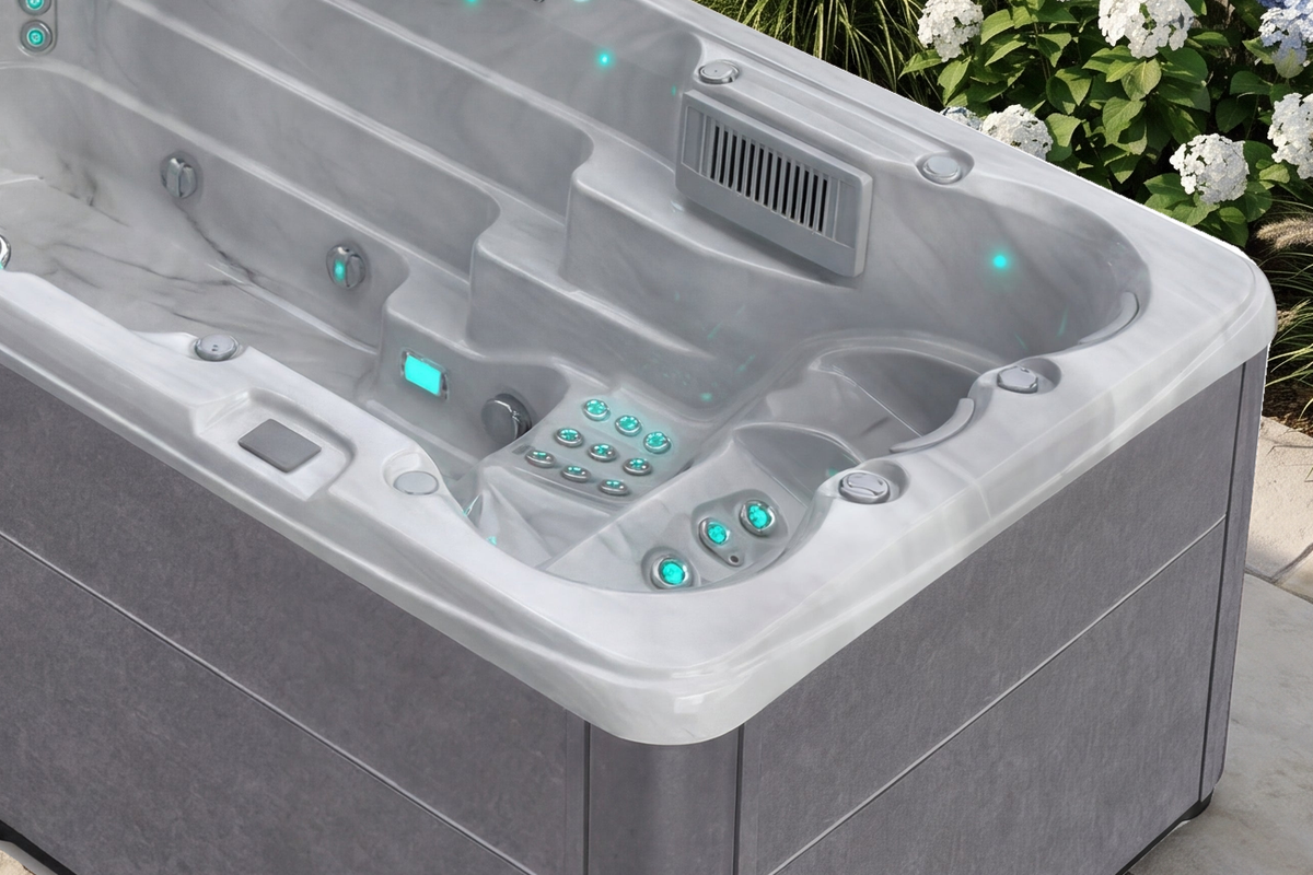 Massageplätze und Düsen des SwimFlow Odyssey, in ihrer exakten Anordnung fotografiert.